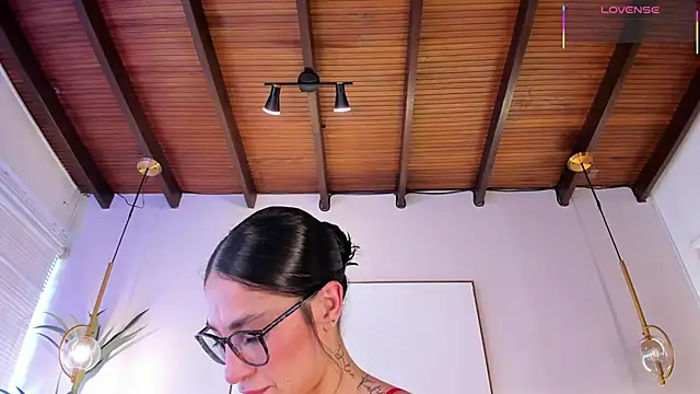 Snapshot of AgattaDuque chatting on May 3, 2026, 8:01 pm AgattaDuque online show from May 3, 2026, 8:01 pm