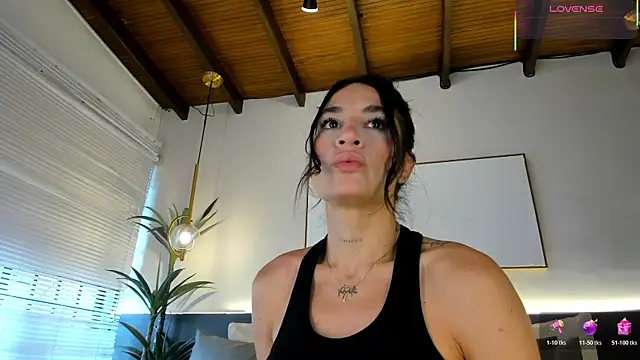 Snapshot of AgattaDuque chatting on April 28, 2026, 8:02 pm AgattaDuque online show from April 28, 2026, 8:02 pm