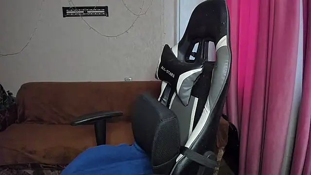 Snapshot of Milafoxxxy chatting on November 13, 2025, 9:57 am Milafoxxxy online show from November 13, 2025, 9:57 am