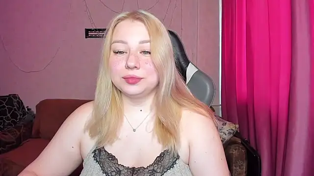 Snapshot of Milafoxxxy chatting on November 16, 2025, 7:57 am Milafoxxxy online show from November 16, 2025, 7:57 am