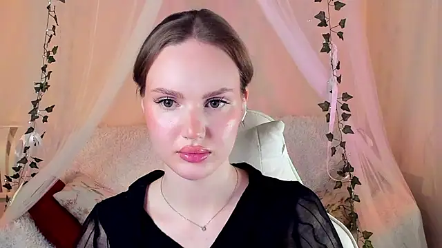 Snapshot of MishkaMe chatting on October 27, 2025, 3:02 pm MishkaMe online show from October 27, 2025, 3:02 pm