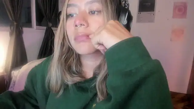 Snapshot of StephaniFox chatting on March 2, 2026, 5:08 am StephaniFox online show from March 2, 2026, 5:08 am