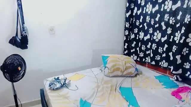 taniabigxx online show from May 25, 2026, 7:18 am