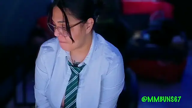 miacanela xo online show from November 1, 2025, 1:01 am