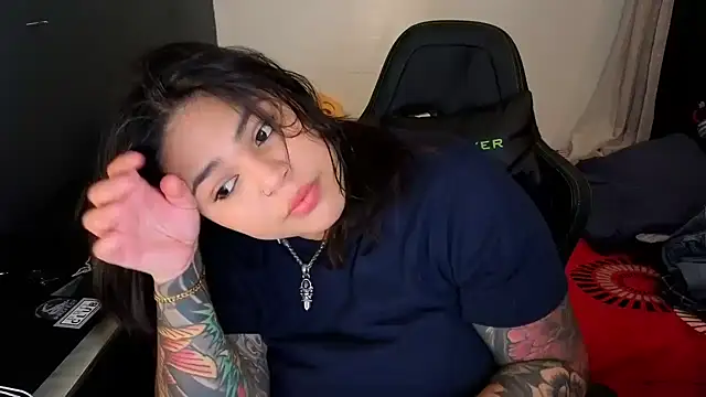 miacanela xo online show from April 22, 2026, 11:33 pm