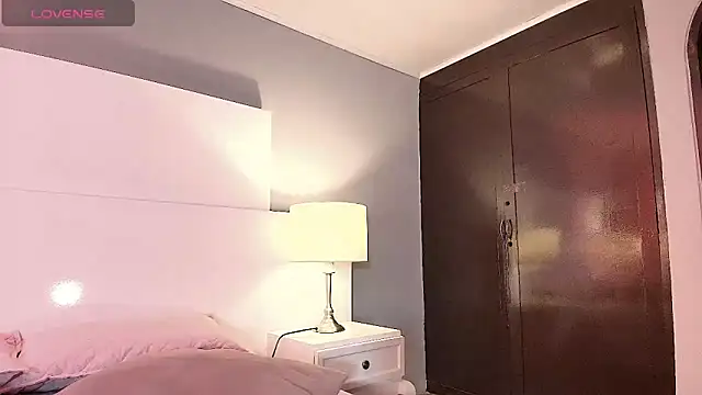 Tamaraakins online show from October 8, 2025, 12:28 pm