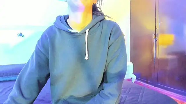 Tamaraakins online show from October 28, 2025, 12:15 pm