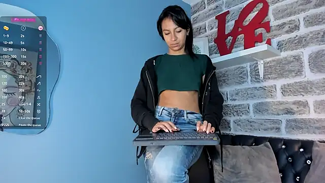 Tamaraakins online show from March 2, 2025, 12:58 pm