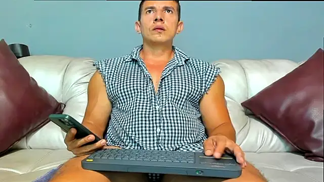 Snapshot of derekk_frostt chatting on June 25, 2026, 2:42 am derekk frostt online show from June 25, 2026, 2:42 am