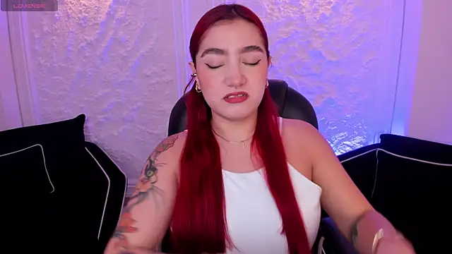 ViolettCastel online show from October 17, 2025, 7:04 pm