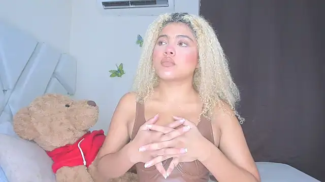 Snapshot of sofiacastillo01 chatting on February 13, 2026, 3:45 pm sofiacastillo01 online show from February 13, 2026, 3:45 pm