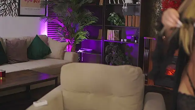 Snapshot of EvaSunderland chatting on October 25, 2025, 3:34 pm EvaSunderland online show from October 25, 2025, 3:34 pm