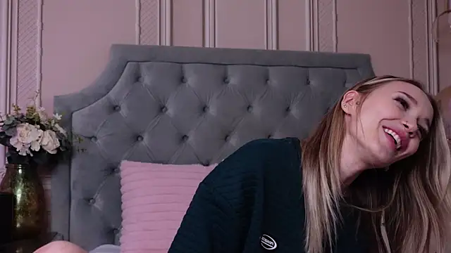 LucyAddison online show from June 19, 2026, 4:13 pm