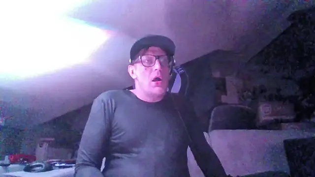 Bigthroaterboy online show from October 27, 2025, 5:14 pm