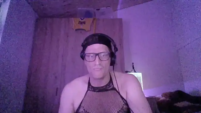 Bigthroaterboy online show from November 8, 2025, 2:42 pm