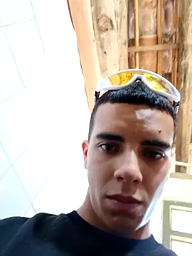 Restrepo300 online show from December 15, 2025, 6:47 pm