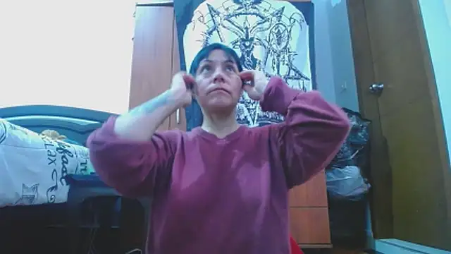 lili peach online show from February 18, 2026, 9:33 pm