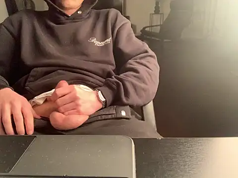 Snapshot of KendrickJiz chatting on April 9, 2026, 7:53 pm KendrickJiz online show from April 9, 2026, 7:53 pm