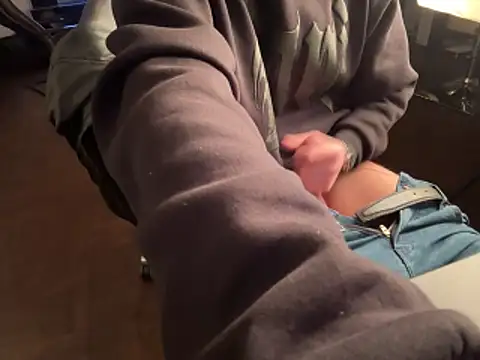 Snapshot of KendrickJiz chatting on April 10, 2026, 10:39 pm KendrickJiz online show from April 10, 2026, 10:39 pm