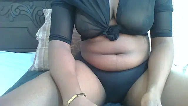 Snapshot of Honeyme24 chatting on July 9, 2026, 5:08 am Honeyme24 online show from July 9, 2026, 5:08 am