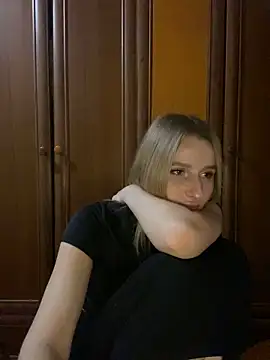 Snapshot of Ameli_Li chatting on December 7, 2024, 2:47 am Ameli Li online show from December 7, 2024, 2:47 am