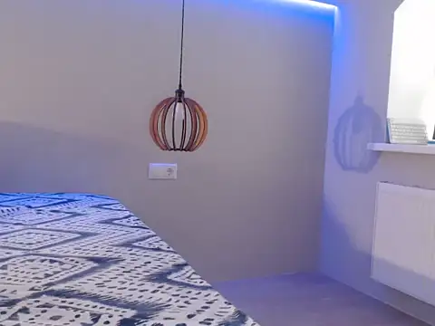 Snapshot of AlyssaNeon chatting on February 10, 2025, 4:52 am AlyssaNeon online show from February 10, 2025, 4:52 am