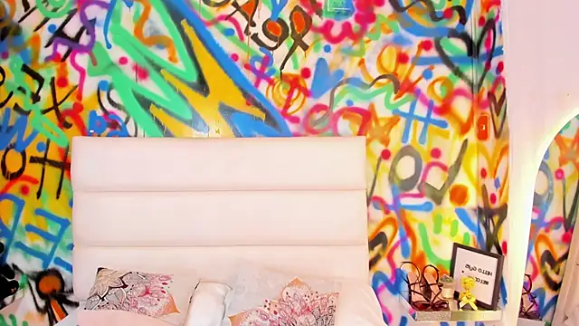 Liana Bernocchi online show from February 5, 2026, 8:37 pm