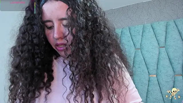 Valeria  soler online show from November 11, 2025, 4:02 pm