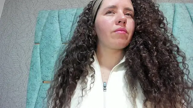 Valeria  soler online show from November 16, 2025, 1:05 pm