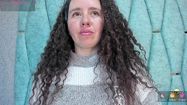 Valeria  soler online show from November 18, 2025, 3:59 pm