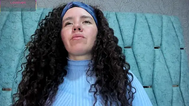 Valeria  soler online show from October 12, 2025, 1:23 pm