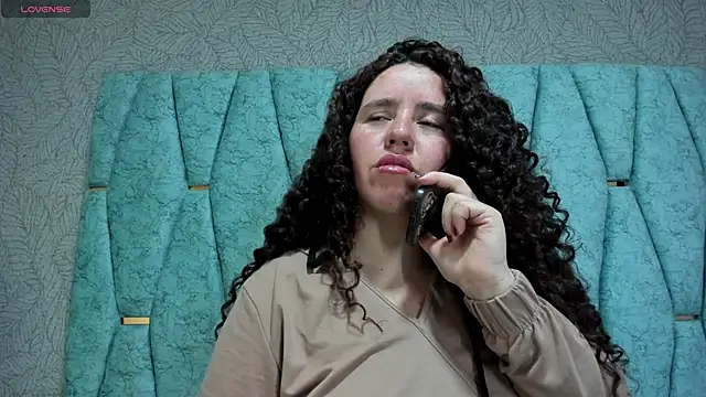 Valeria  soler online show from October 5, 2025, 3:58 pm
