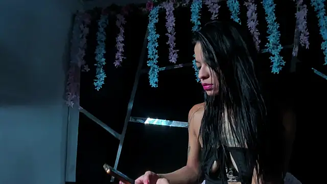 Snapshot of MaddyHudson chatting on December 13, 2025, 8:04 pm MaddyHudson online show from December 13, 2025, 8:04 pm