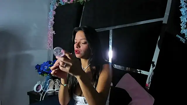 Snapshot of MaddyHudson chatting on January 12, 2026, 9:52 pm MaddyHudson online show from January 12, 2026, 9:52 pm