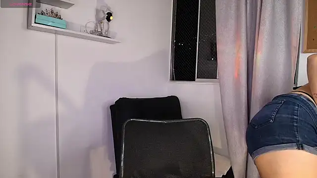 JoselinFlower  online show from October 16, 2025, 1:36 am