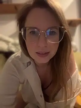 Vanilladreams online show from April 13, 2026, 8:13 pm