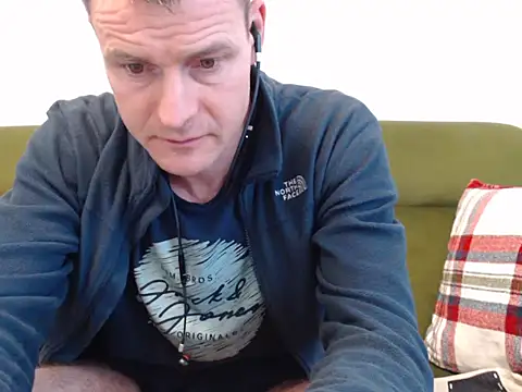 Snapshot of geree84 chatting on February 2, 2026, 2:05 pm geree84 online show from February 2, 2026, 2:05 pm