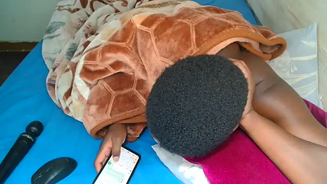 Snapshot of KINKYBLACKDOLL chatting on November 13, 2025, 4:27 am KINKYBLACKDOLL online show from November 13, 2025, 4:27 am