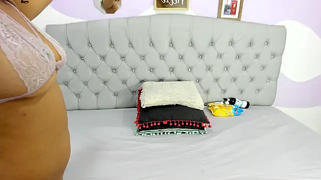 Snapshot of BRIYITHMENA chatting on October 15, 2025, 1:19 pm BRIYITHMENA online show from October 15, 2025, 1:19 pm