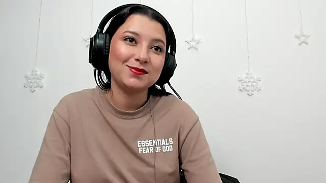 cami-01 online show from December 18, 2025, 8:56 pm