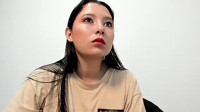 cami-01 online show from November 13, 2025, 8:35 pm