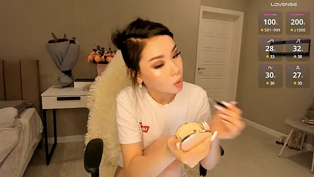 Snapshot of aya_shy chatting on December 13, 2024, 9:24 am aya shy online show from December 13, 2024, 9:24 am