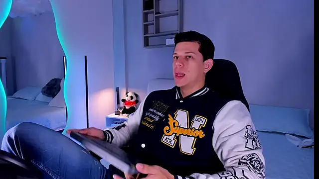 Snapshot of MarcoSullivan chatting on November 28, 2025, 2:06 pm MarcoSullivan online show from November 28, 2025, 2:06 pm