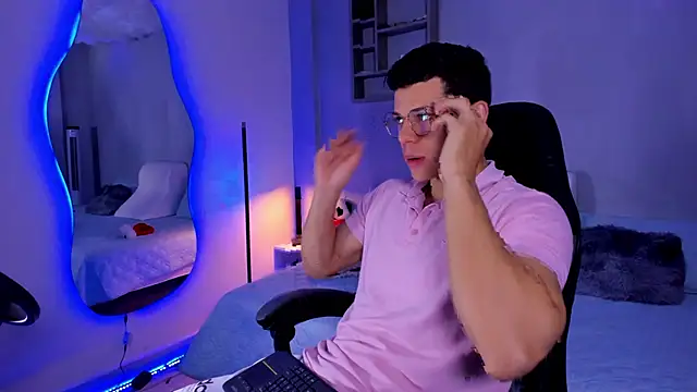 Snapshot of MarcoSullivan chatting on December 17, 2025, 1:38 pm MarcoSullivan online show from December 17, 2025, 1:38 pm