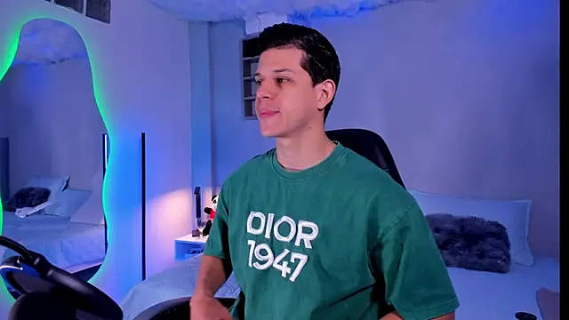 Snapshot of MarcoSullivan chatting on November 19, 2025, 1:33 pm MarcoSullivan online show from November 19, 2025, 1:33 pm