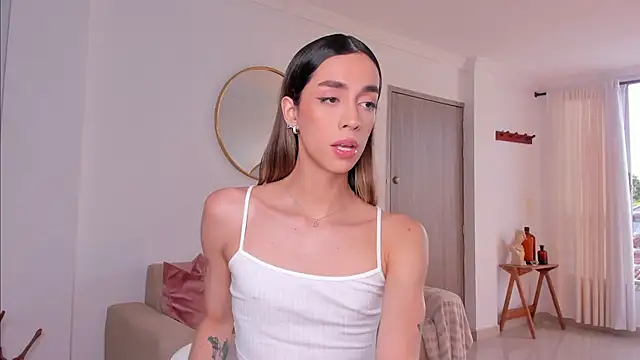 Snapshot of Emmavr chatting on February 13, 2025, 8:45 pm Emmavr online show from February 13, 2025, 8:45 pm