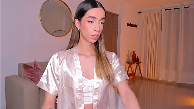 Snapshot of Emmavr chatting on February 6, 2025, 11:48 pm Emmavr online show from February 6, 2025, 11:48 pm