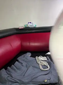 Azuna25 online show from December 19, 2025, 6:21 pm