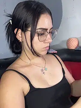Snapshot of Azuna25 chatting on April 30, 2026, 8:27 pm Azuna25 online show from April 30, 2026, 8:27 pm