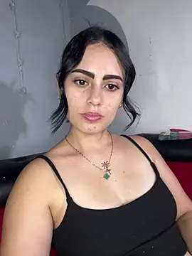 Snapshot of Azuna25 chatting on April 11, 2026, 8:12 pm Azuna25 online show from April 11, 2026, 8:12 pm